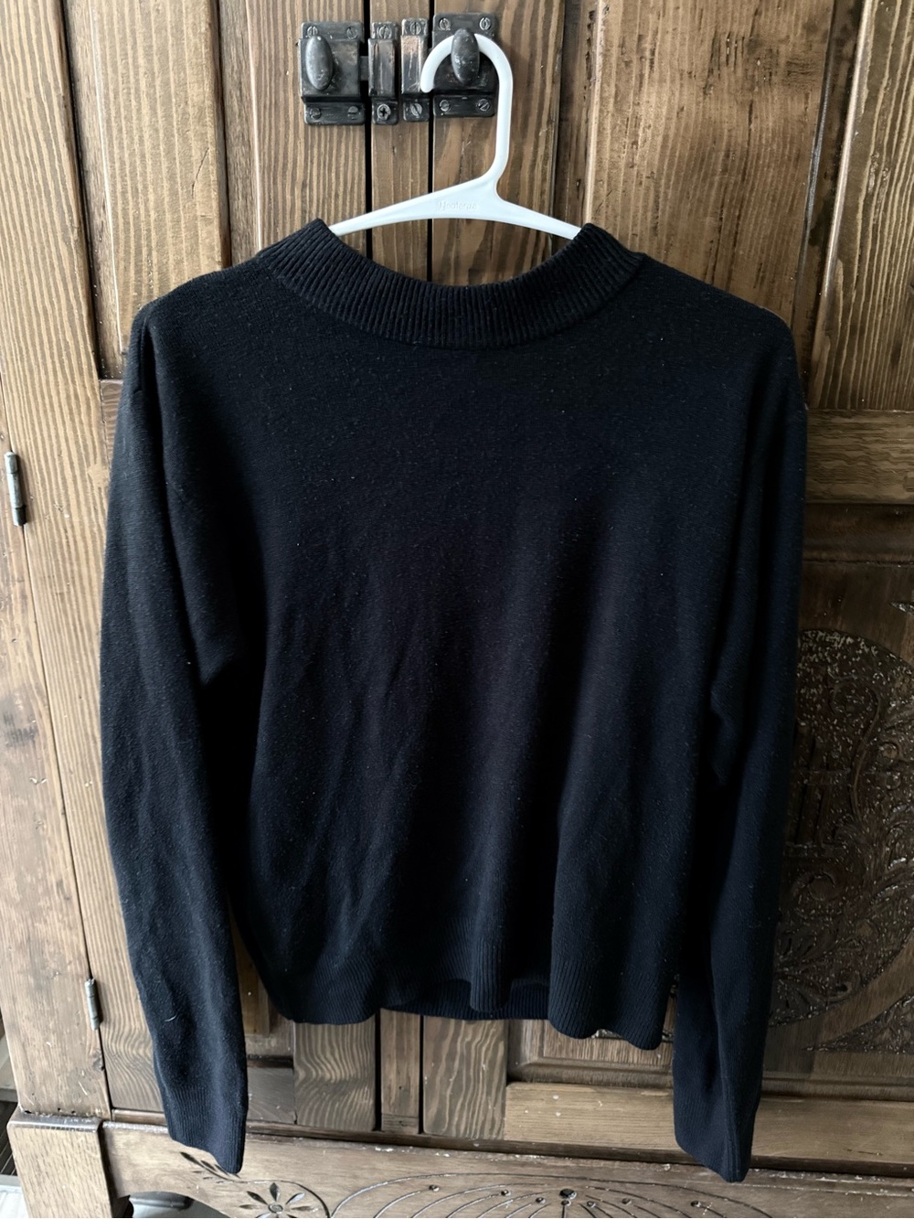 Sag Harbor Black and Gray Crewneck Sweater (2 items)